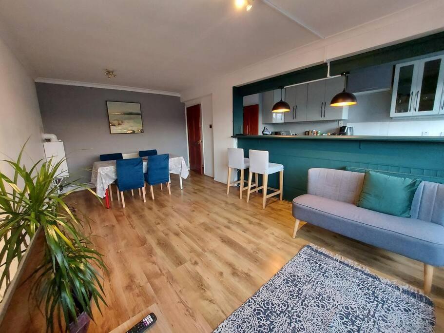 2 Bed Flat, Bounds Green, Piccadilly Line, London N11 Ngoại thất bức ảnh