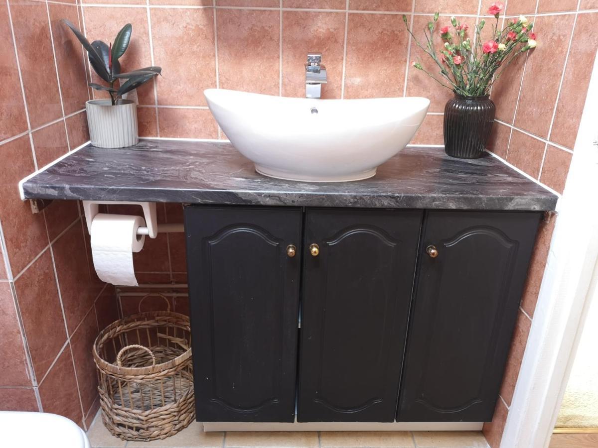 2 Bed Flat, Bounds Green, Piccadilly Line, London N11 Ngoại thất bức ảnh